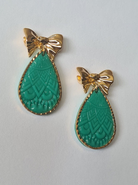 Pendientes Lazo Dorado con Gota Turquesa Tallada