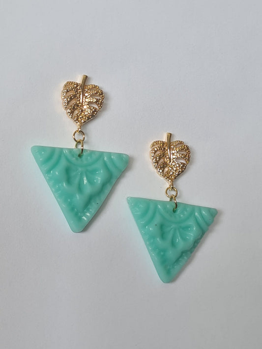 Pendientes Hoja Dorada con Triángulo Turquesa Tallado