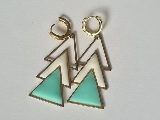 Pendientes Geométricos Triángulo Doble en Verde Agua, Blanco y Dorado